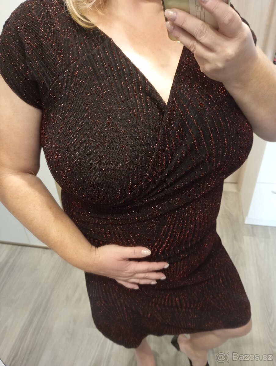 Šaty s červenou nitkou - 2