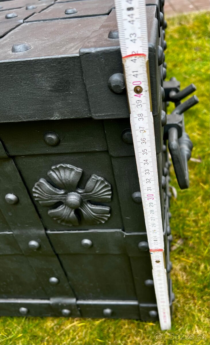 Kovová truhla / trezor - 2