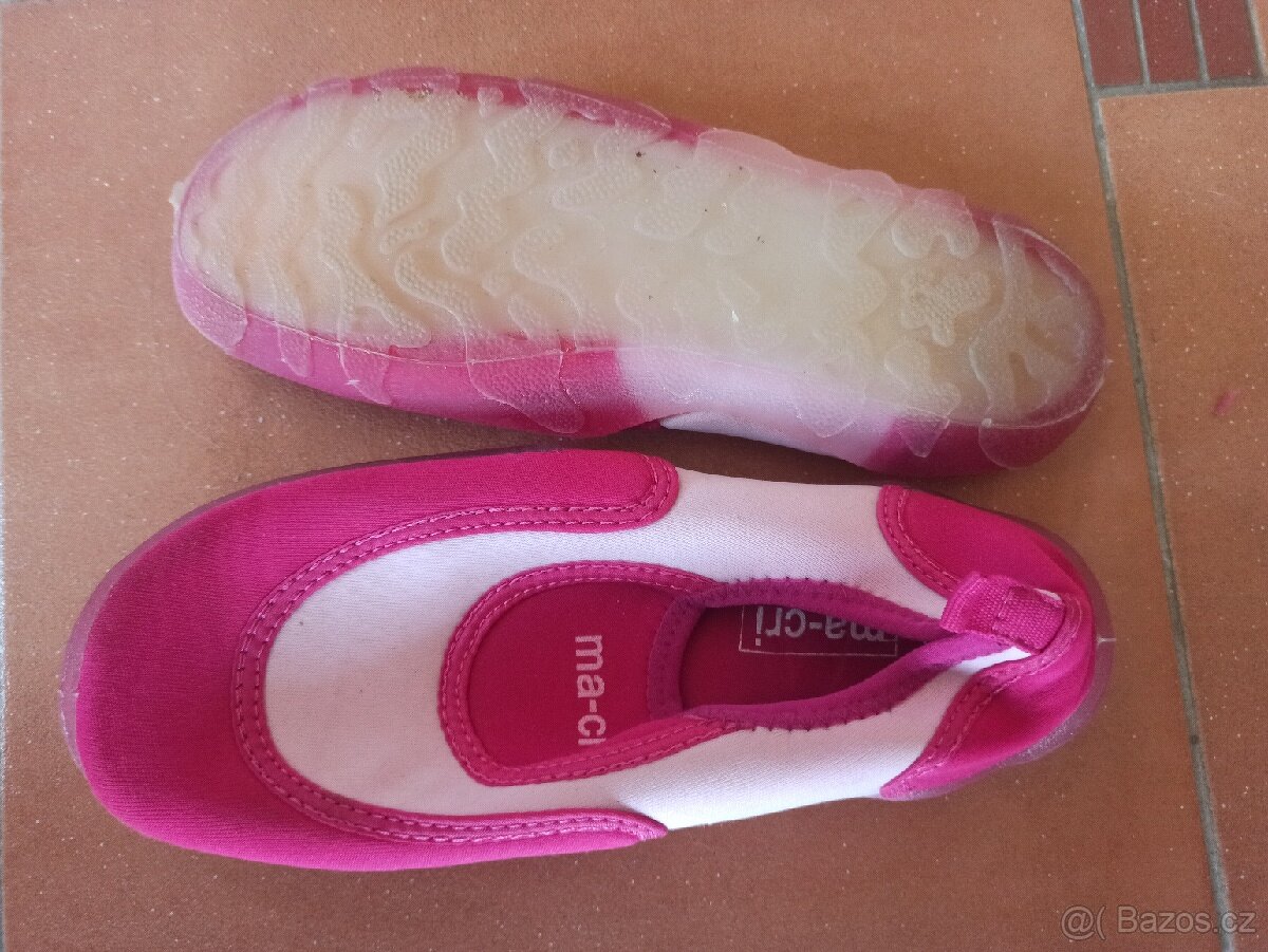 Boty do vody značky ma-cri vel. 34 divci - 2