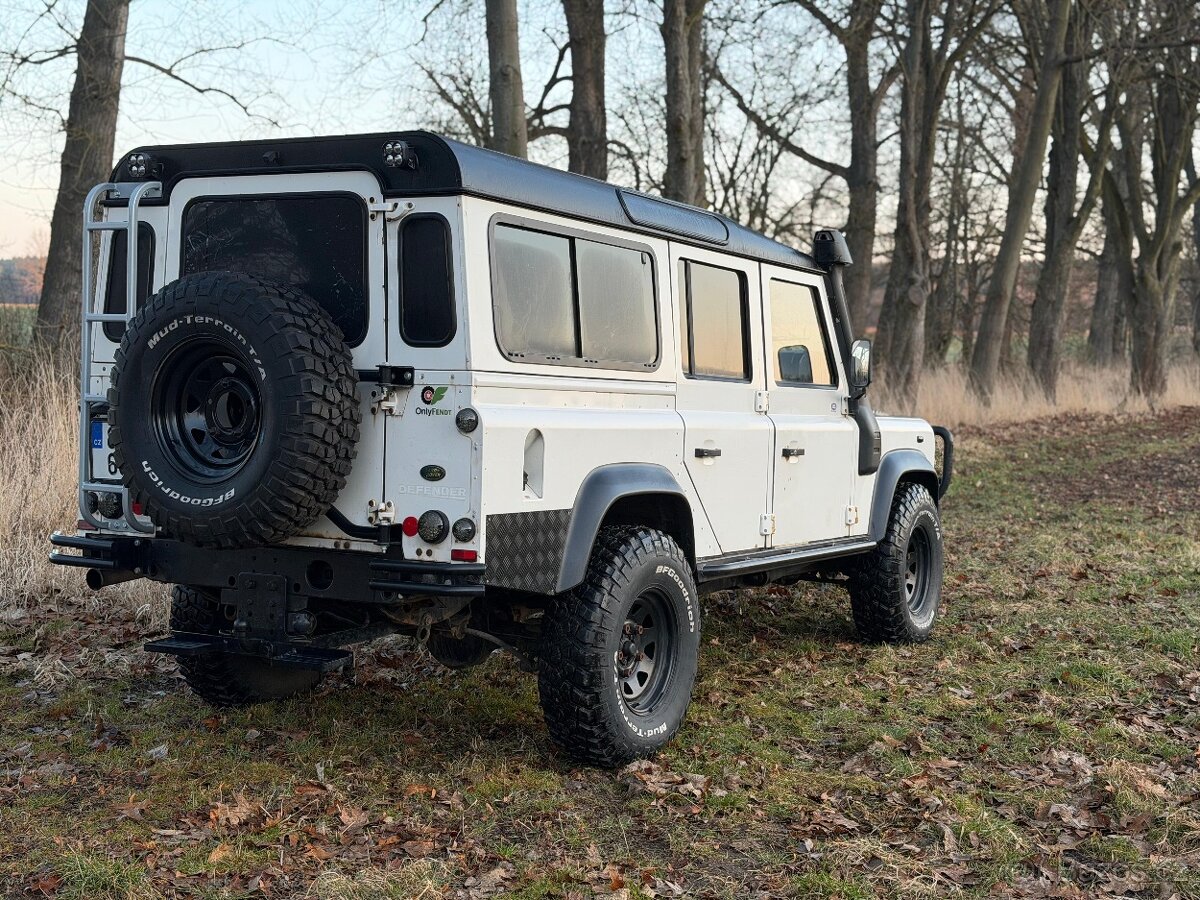 LAND ROVER DEFENDER 110 - 2