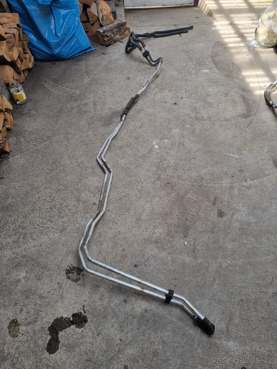 VW Multivan T5 2,5TDI - trubky na vodu - 2