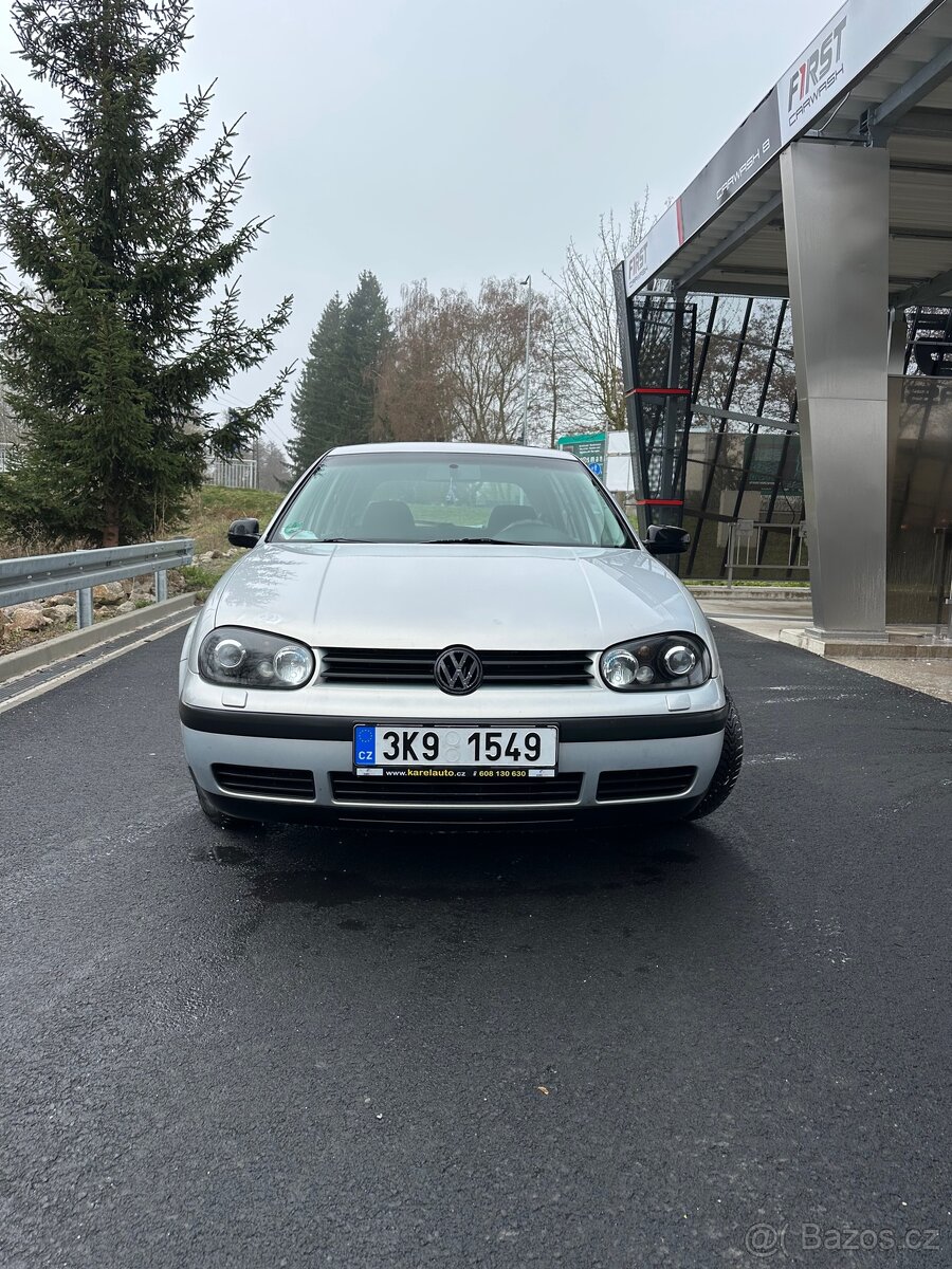 Volkswagen Golf 4 1.6i benzin - 2