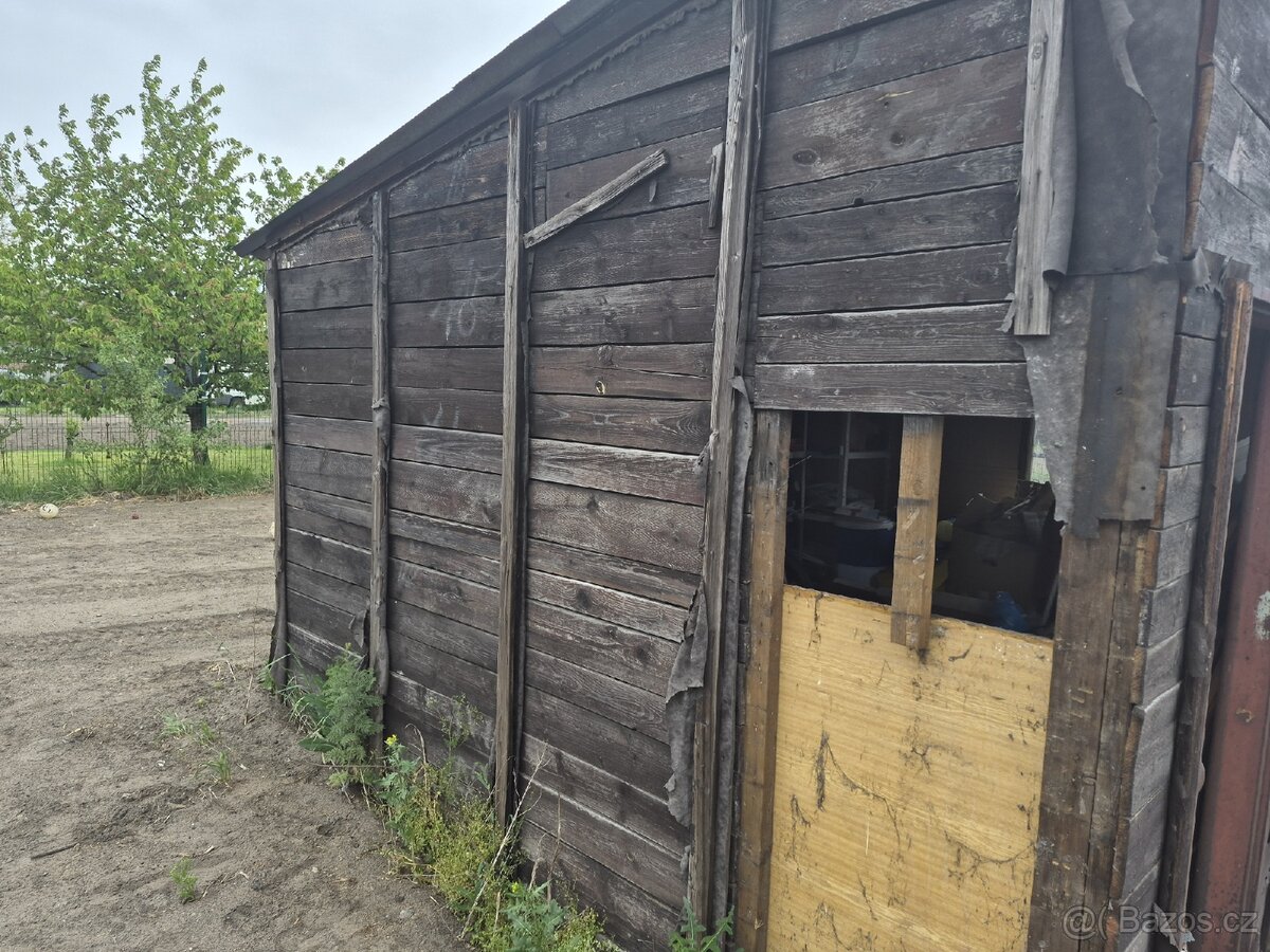 Dřevo ze zbourané chaty - 2
