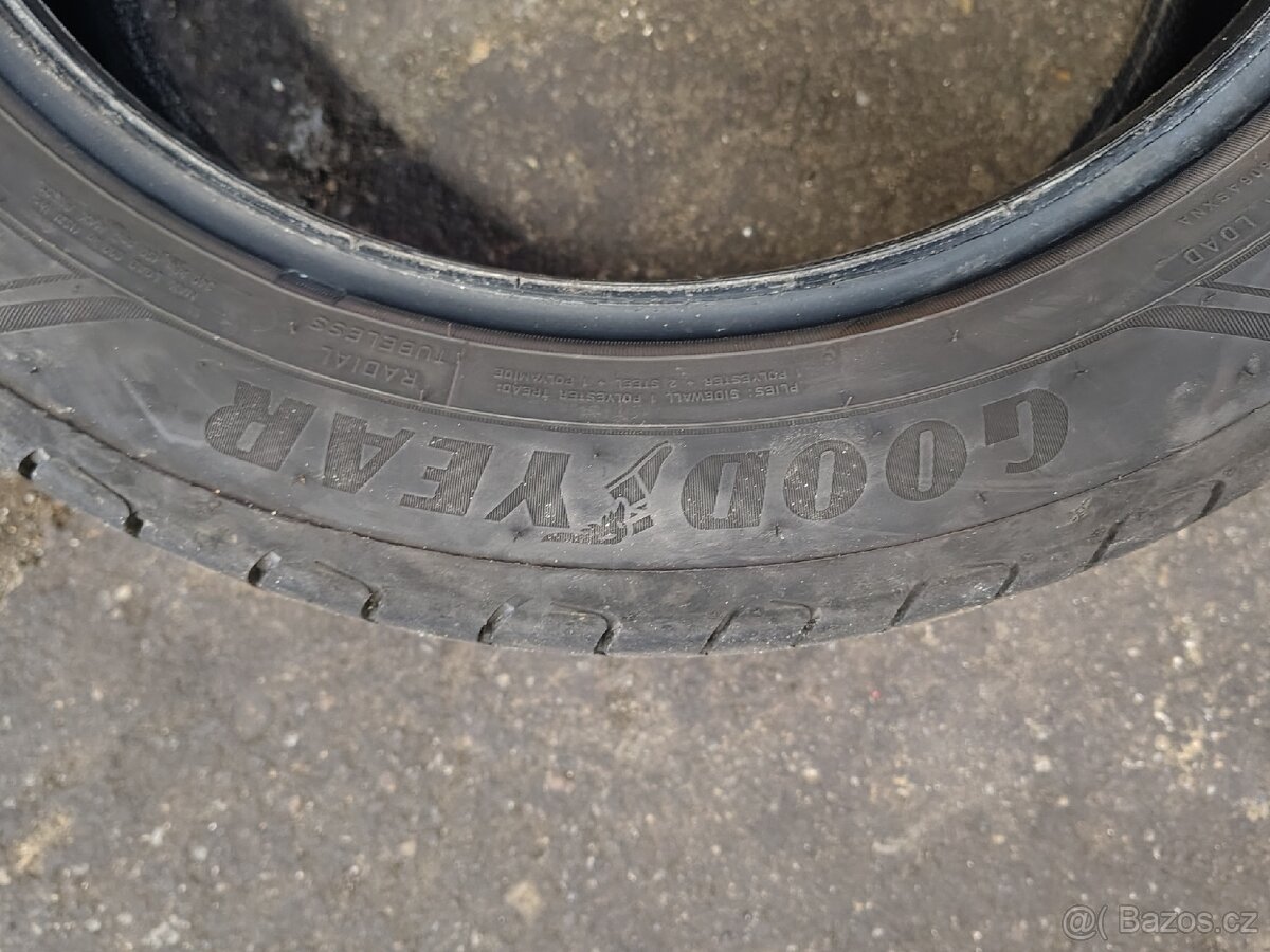 Letní pneu Goodyear EfficientGrip 215/50R17 2ks - 2