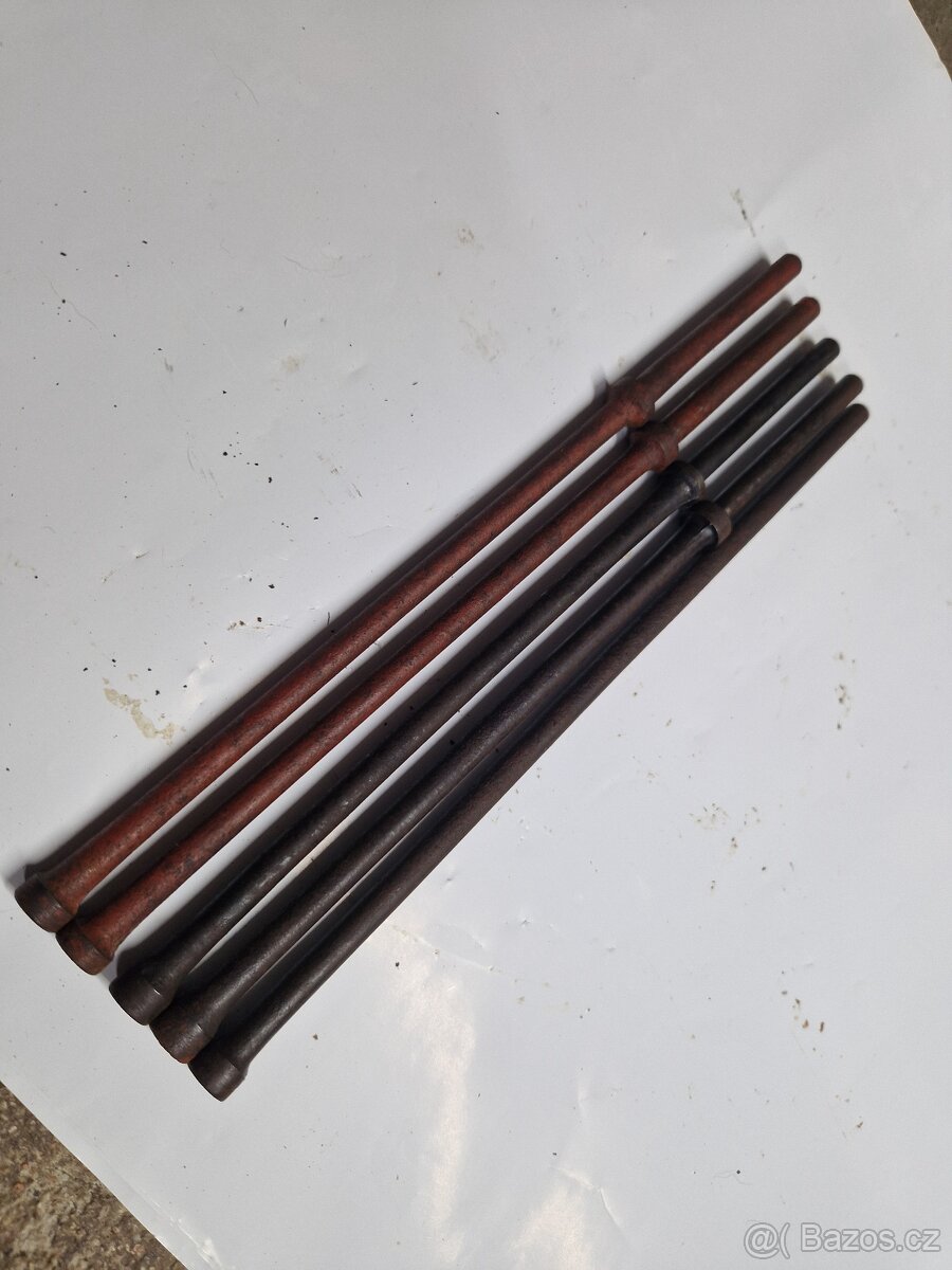 Zetor 25 tyčky ventilů - 2