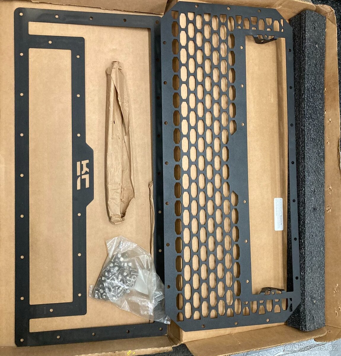 Přední maska RC Jeep Wrangler JK (2007-18) - 2