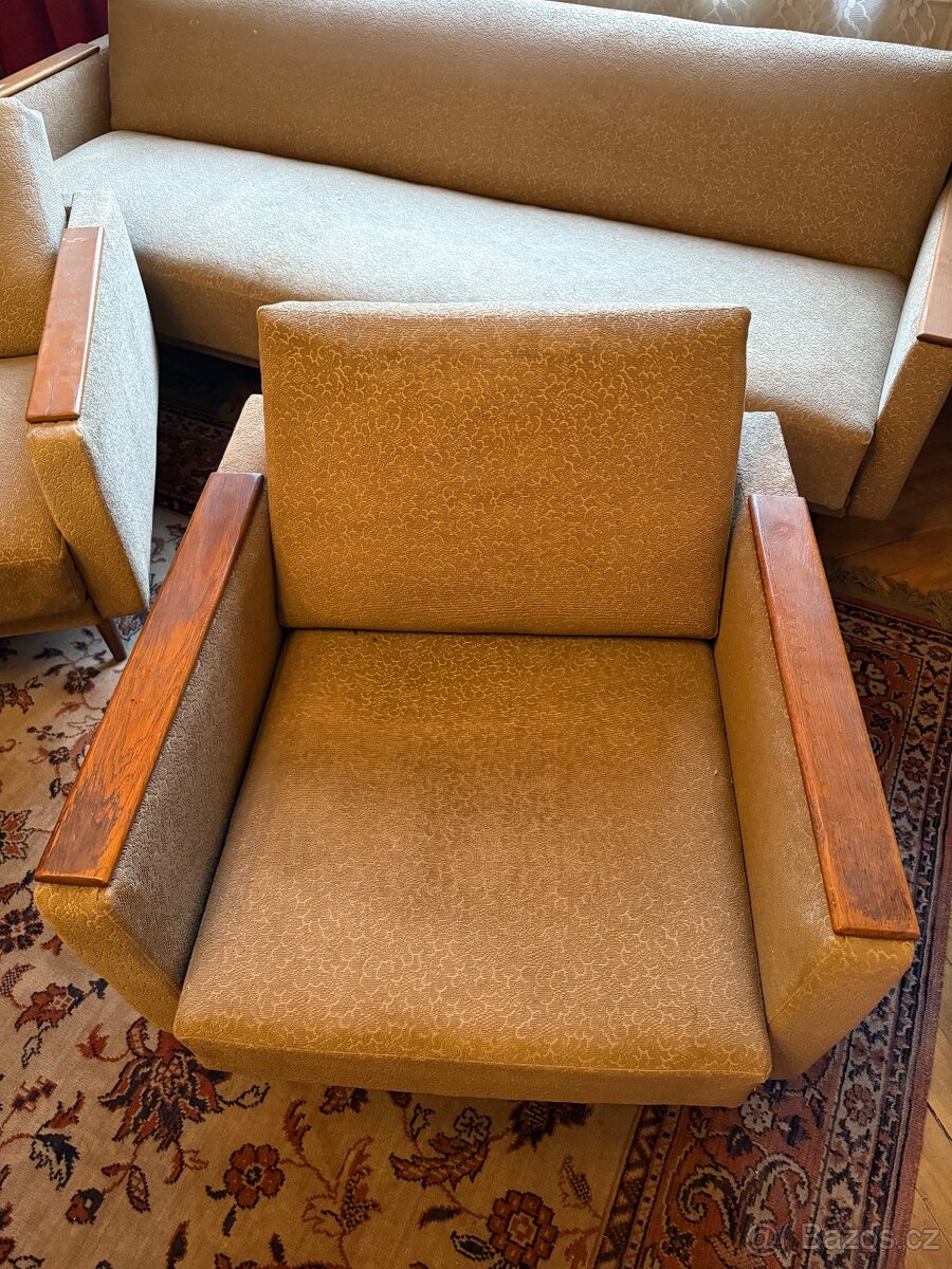 Stará sedací souprava - pohovka a 2 křesla a stůl - 2