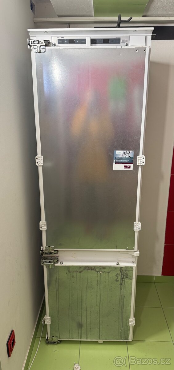 Vestavná lednice s mrazákem Siemens - 2