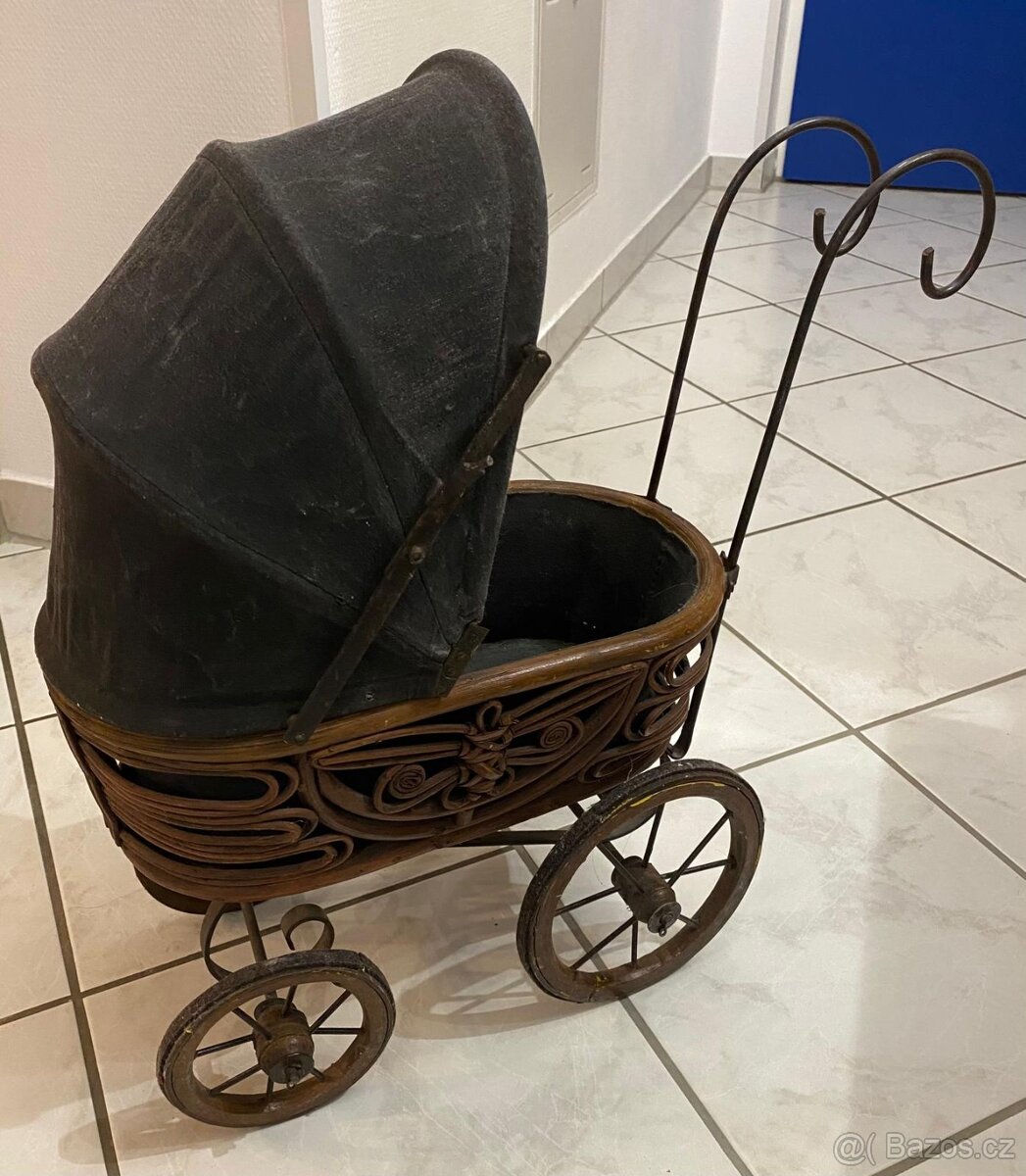 Historicky kočárek na panenky - 2