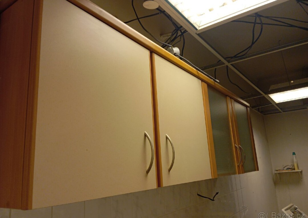 Kuchyňská linka se dřezem a policemi - dohodou - 2