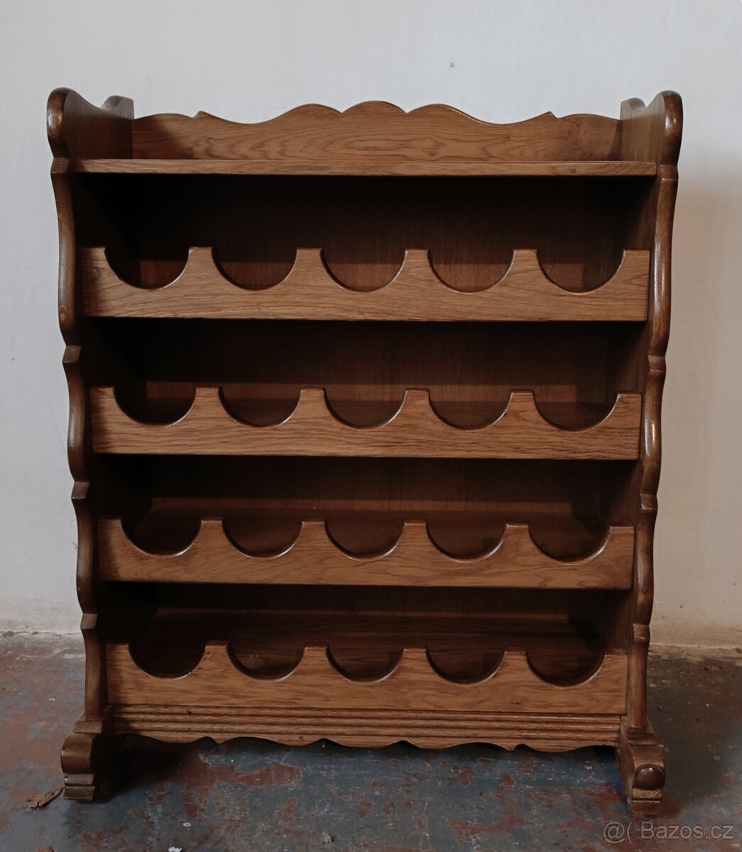 Dubová, rustikální komoda na víno. - 2