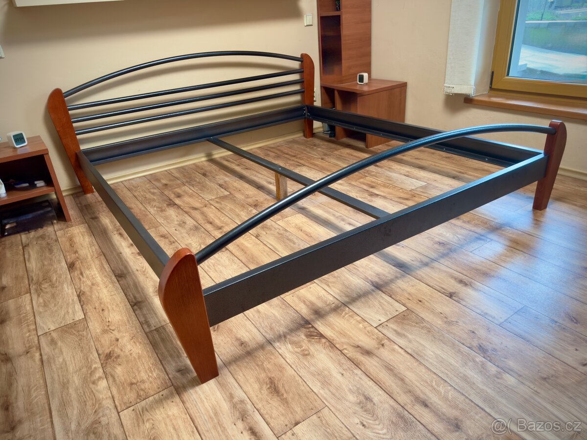 Masivní manželská postel 180x200 cm – Designový kov & dřevo - 2