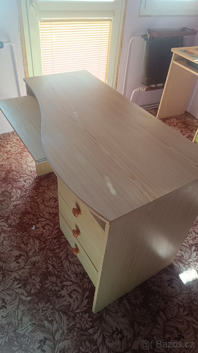 PC stůl zachovalý - 2