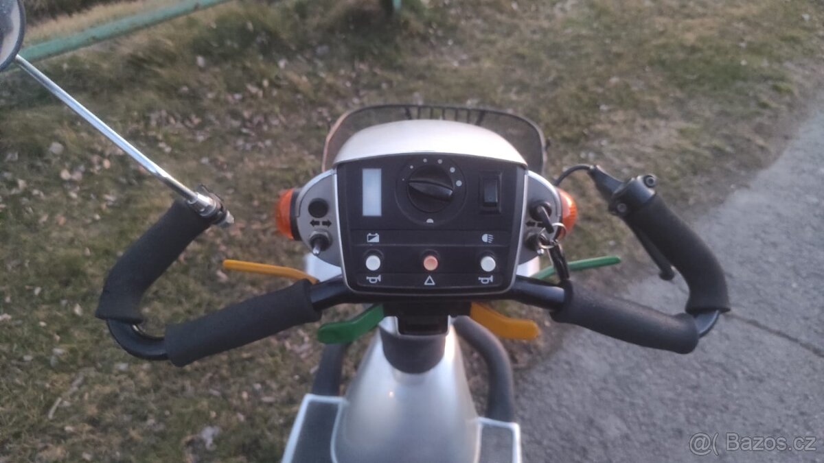 Elektrický čtyřkolový vozík pro seniory – plně funkční