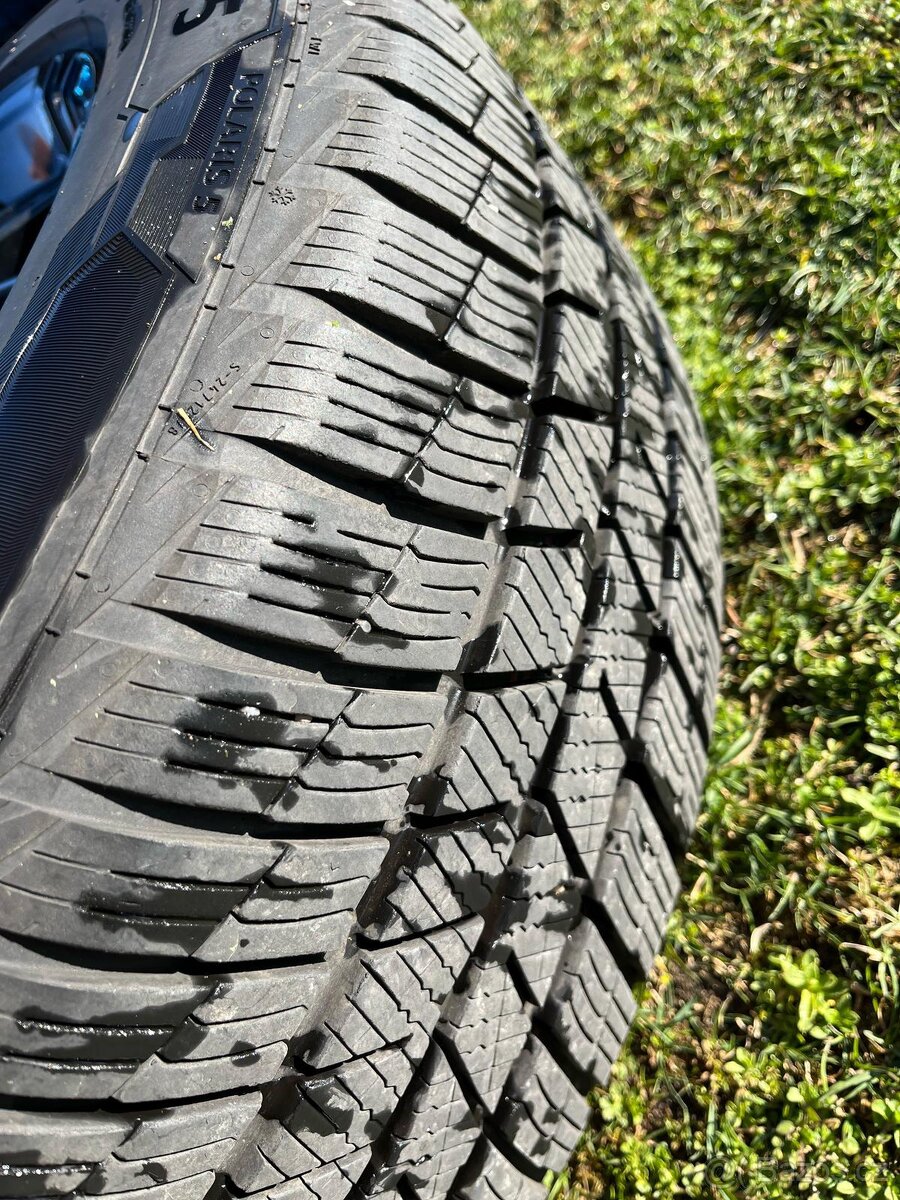 Prodám alu kola Range Rover Evoque se zimními pneu - 2