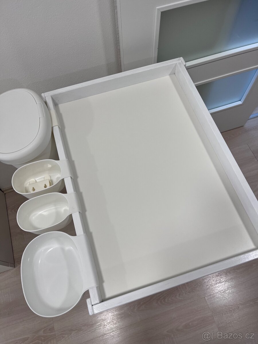 Přebalovaví pult - 2