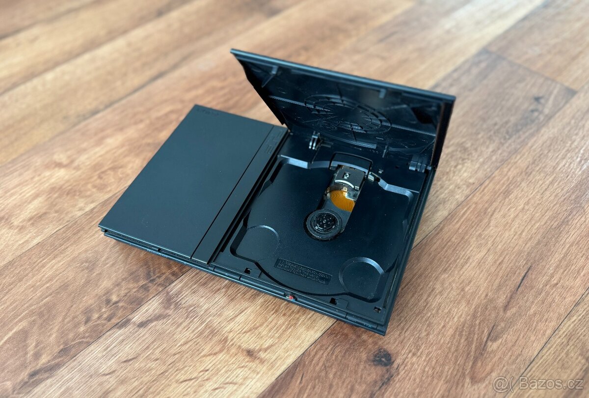 Sony Playstation 2 Slim (SCPH-77004) černá - 2