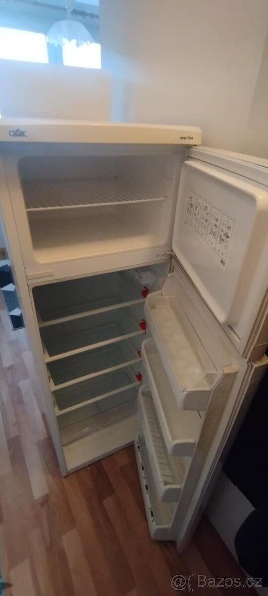 Starší lednice s mrazákem Calex - 2
