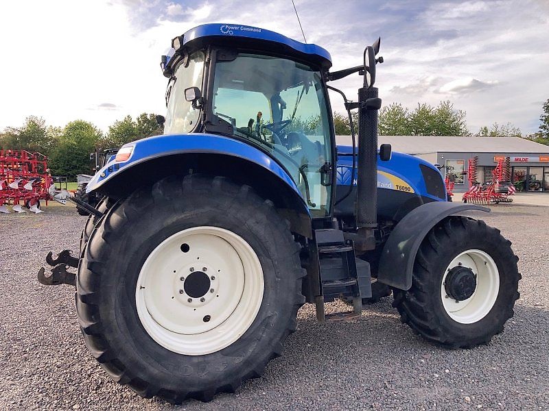 Traktor New Holland T 6090 - 2