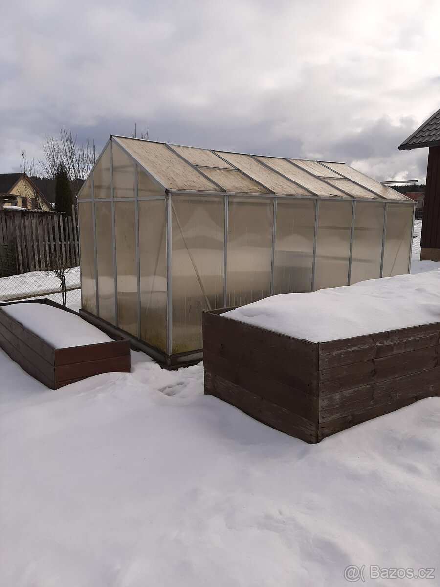 Skleník z polykarbonátu - 2
