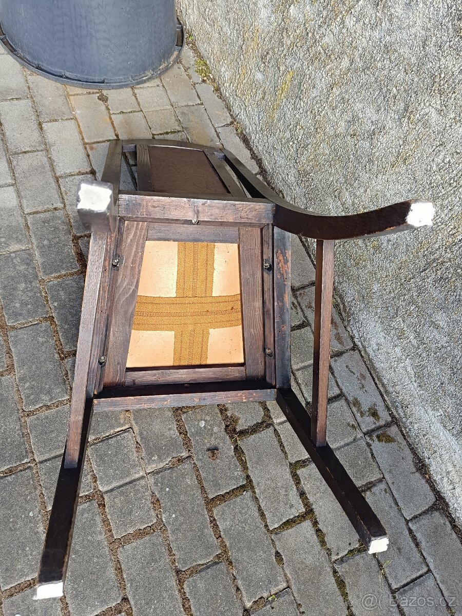 Stará židle s koženým sedákem - 2