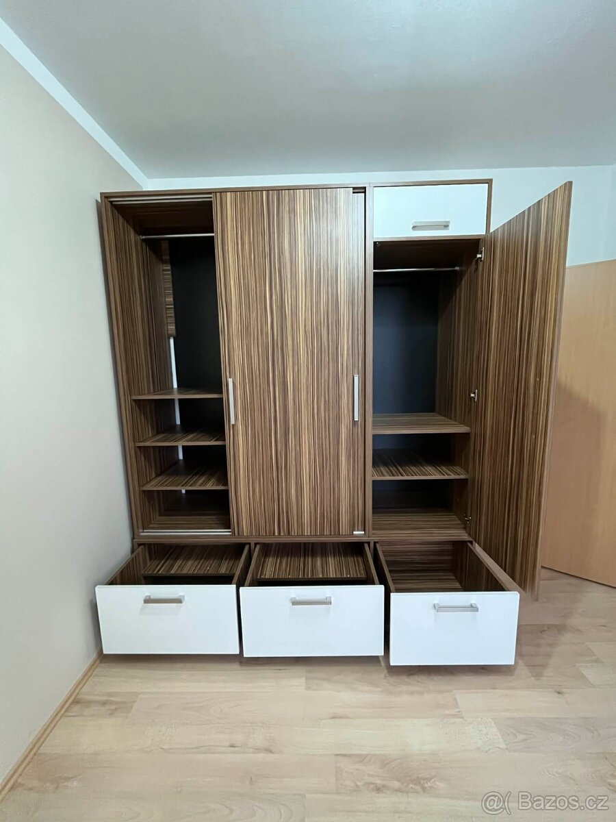 Prostorná skříň - 2