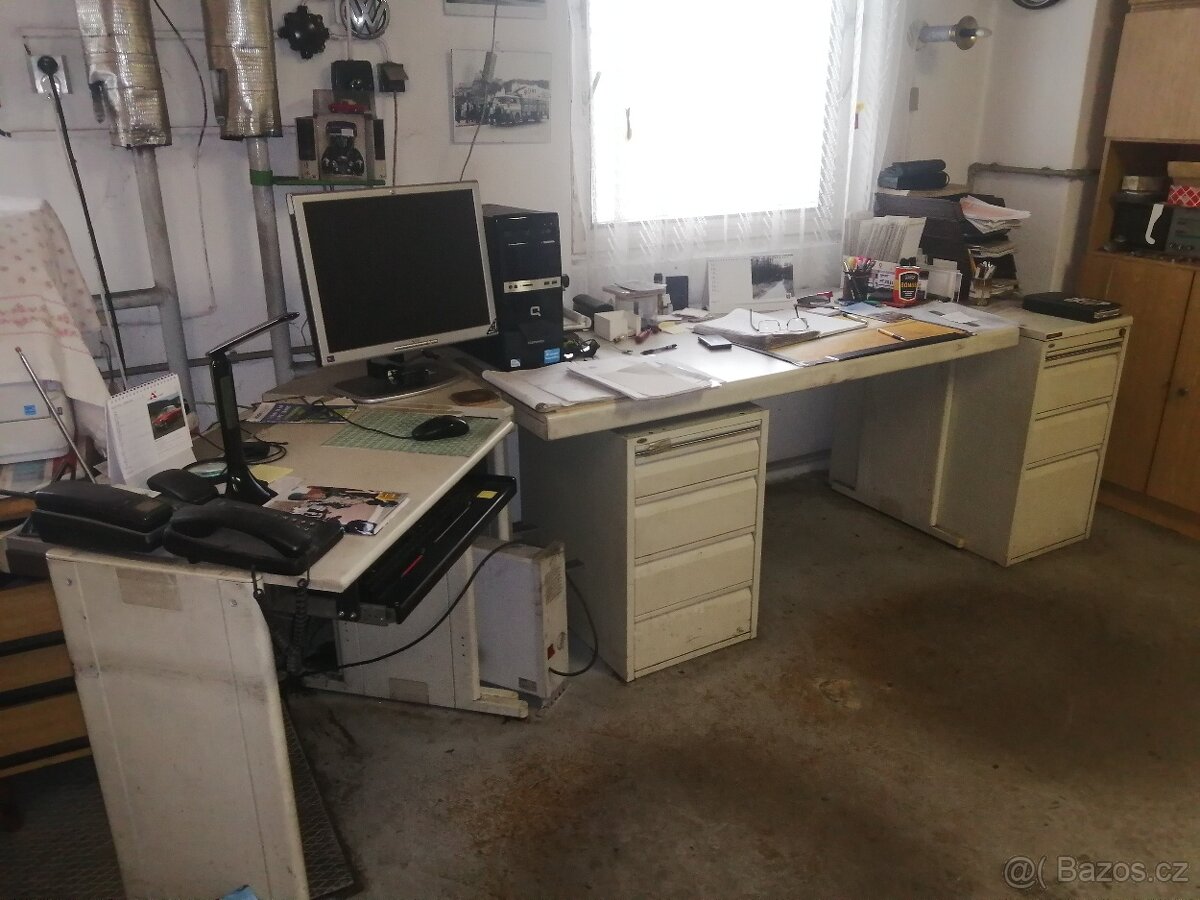 Kancelařský stůl - 2