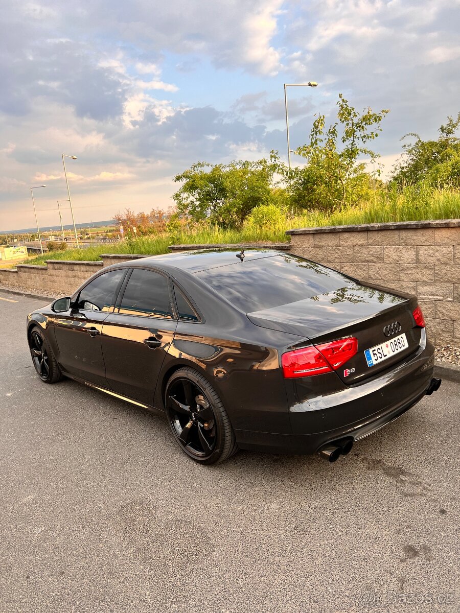 Audi S8 D4 V8 382 kW - 2