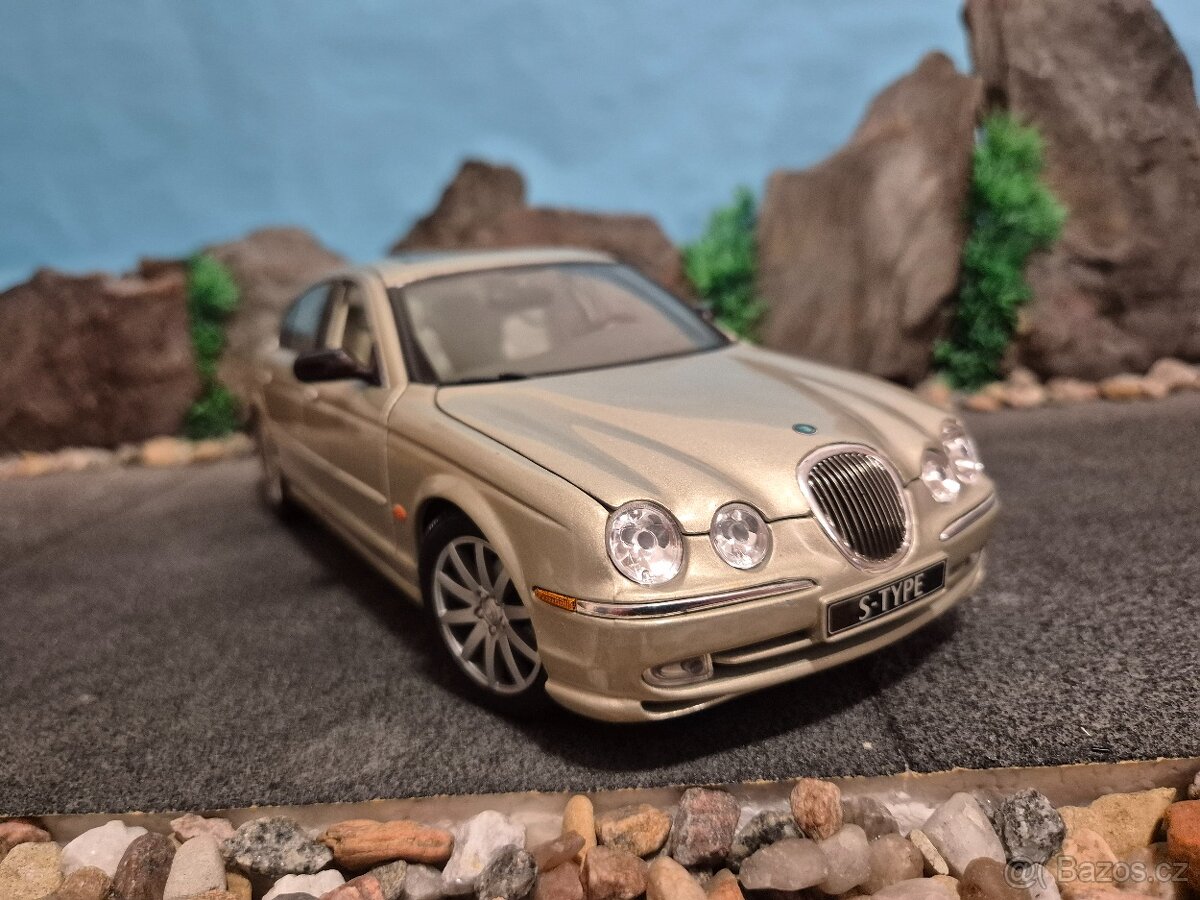 Prodám model 1:18 Jaguar S type - 2