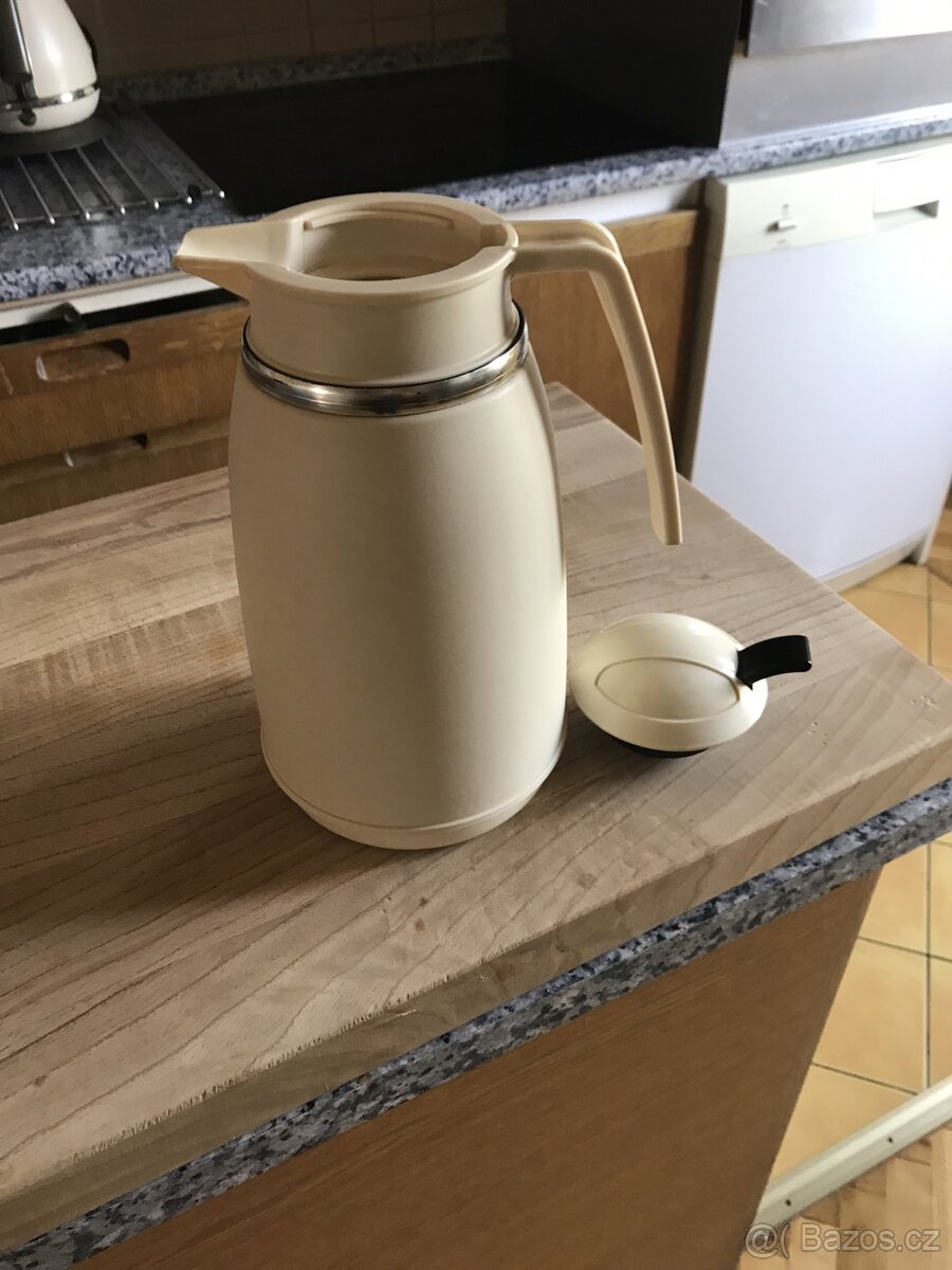 Termosk,hrnky,dzban,hlin. nádob,prk. na ryby, mosaz.květináč - 2