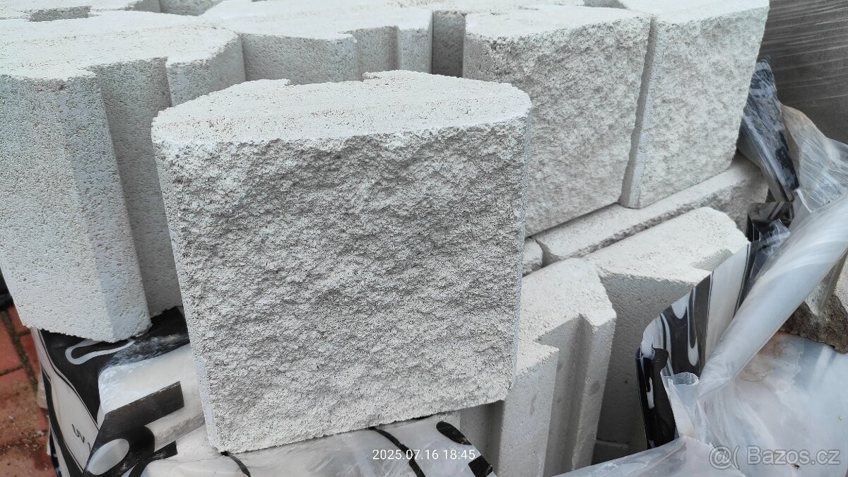 STAVOBLOCK Světle šedá hladká, bílá štípaná - 2