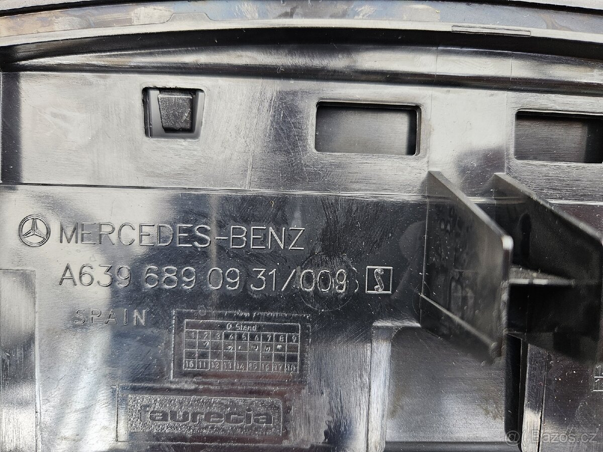 Rámeček rádia Mercedes-Benz Vito W639 - 2