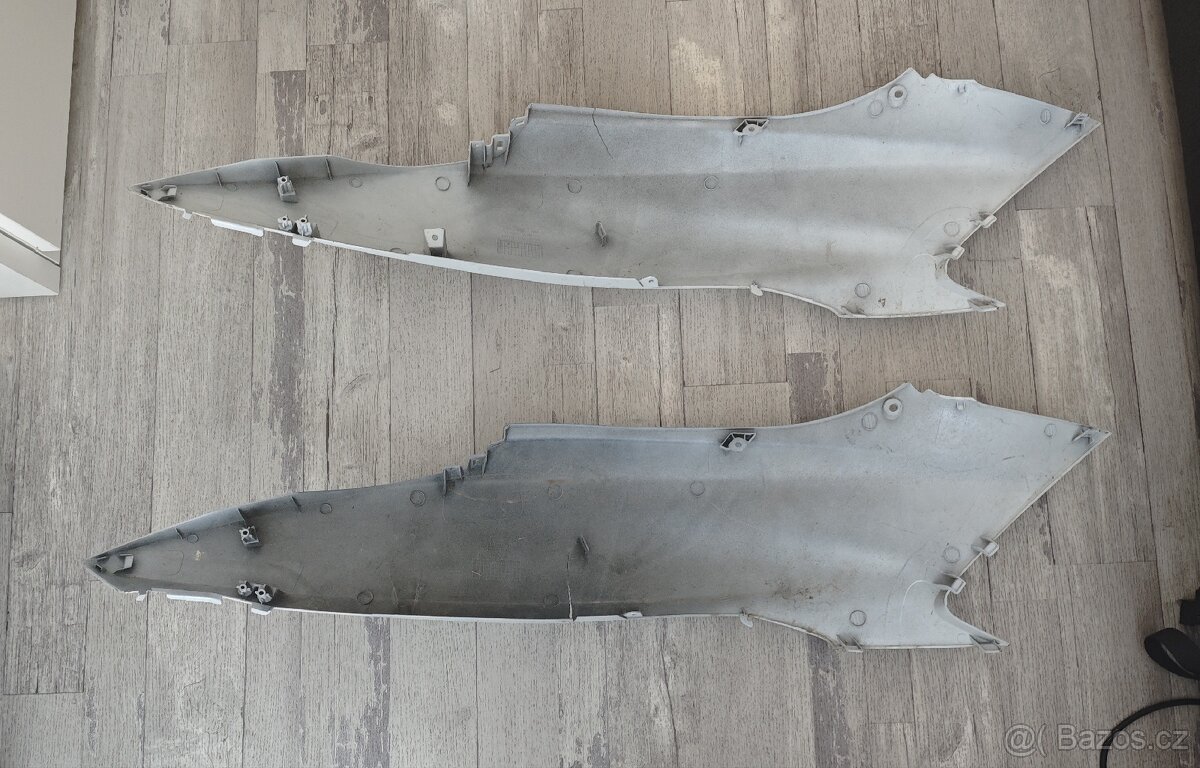 HORNÍ JE PRYČ LEVÁ Boční kapotáž Honda PCX 18-20 - 2