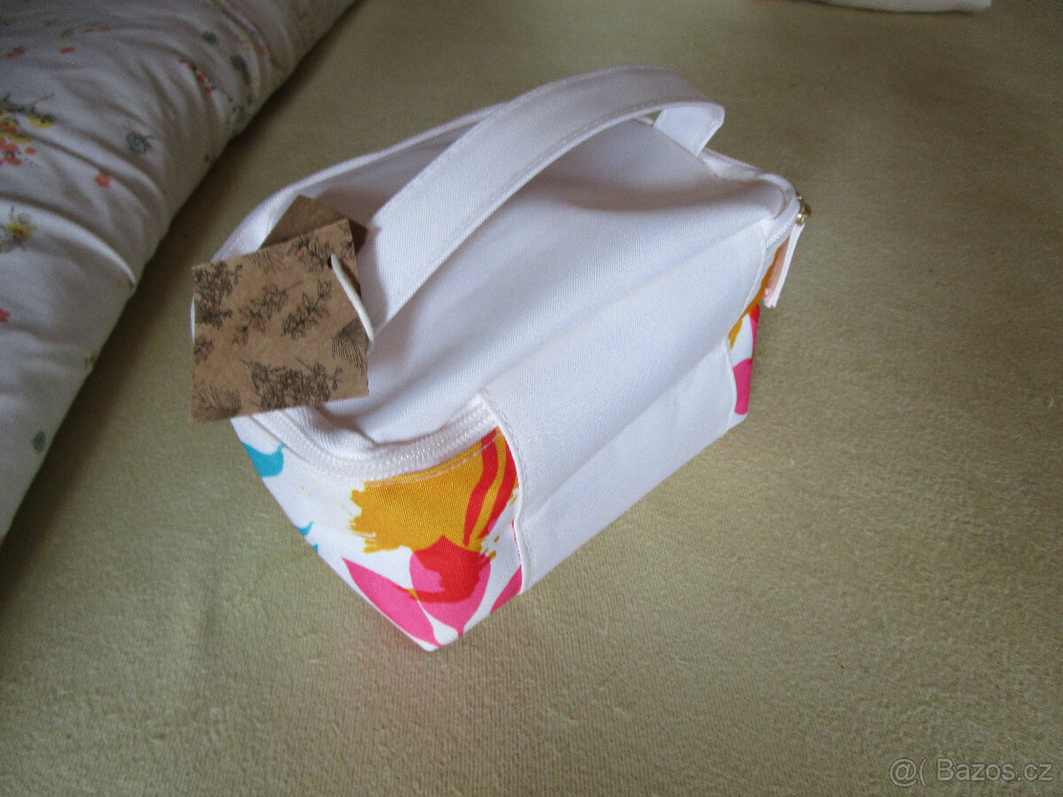 Nová pěkná kosmetická taštička, zapínání na zip - 2