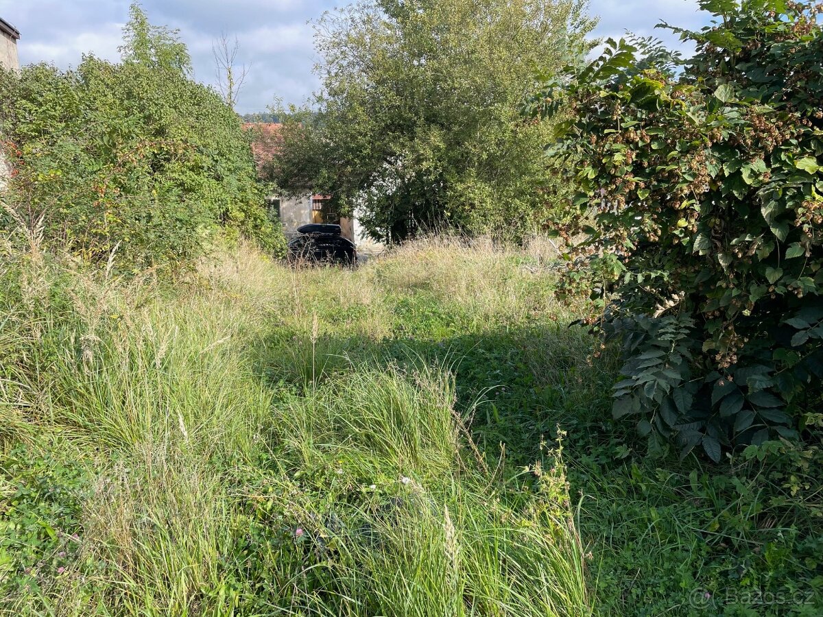 Pronájem garáže v Miletíně - 2