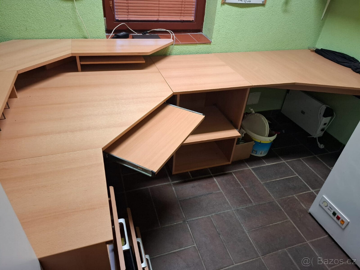Kancelářský stůl - 2