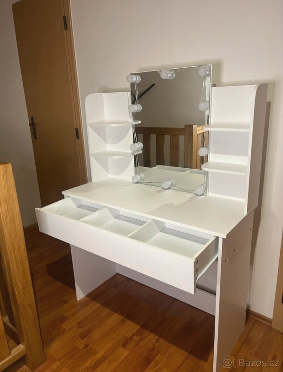 Toaletní stolek - 2