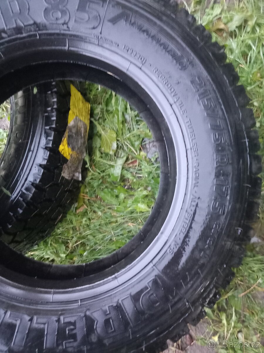 Pirelli 215/75/17,5 - 2