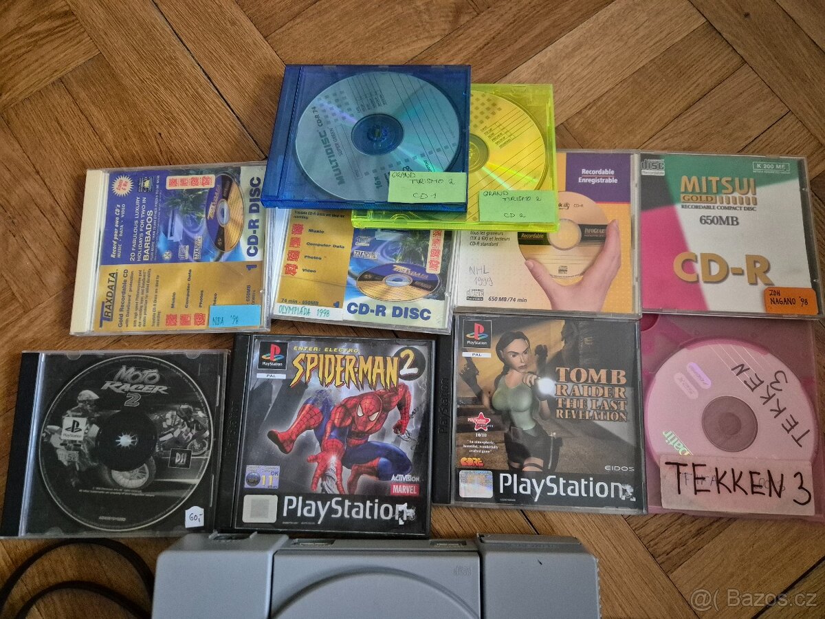 SONY PlayStation 1 + hry a příslušenství - 2