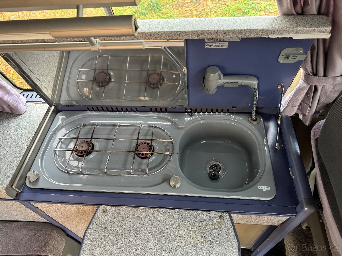 Interier/ nabytek California T4 - 2