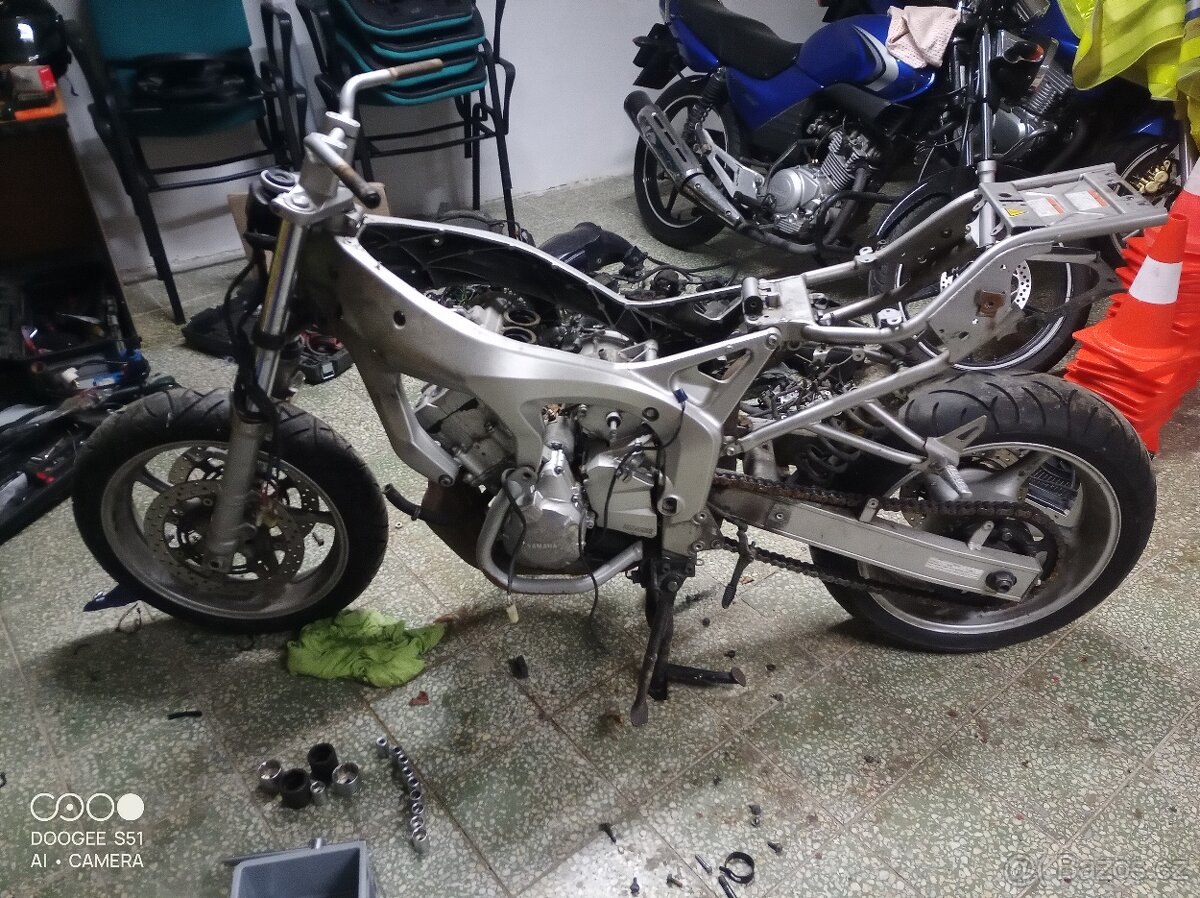 Různé náhradní díly na FZ6 fazer - 2