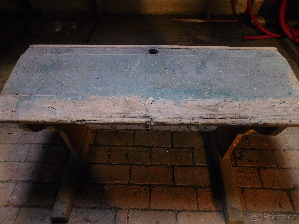 Stará školní lavice s kalamářem - 2