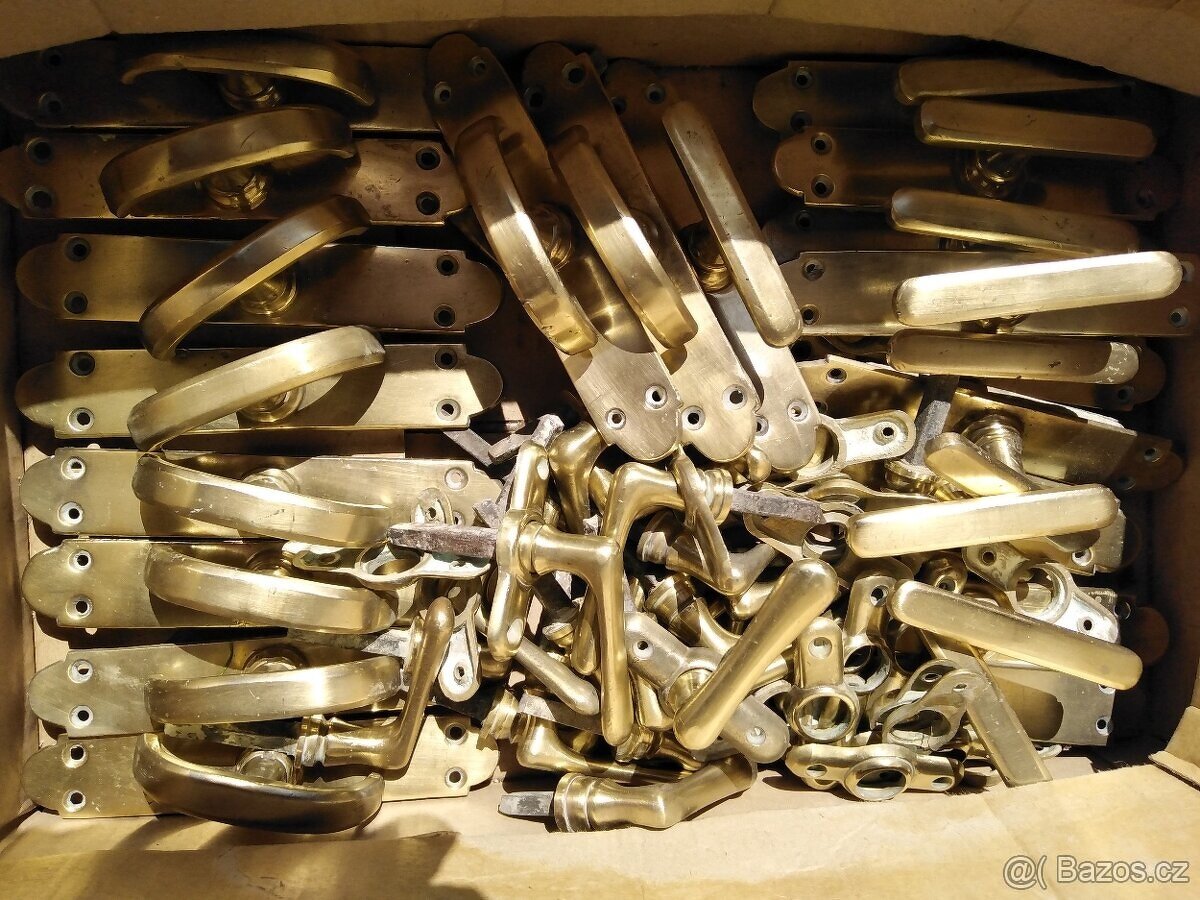 Kličky okenní mosazné, rozvory, půlolivy Alt wien, repasovan - 2