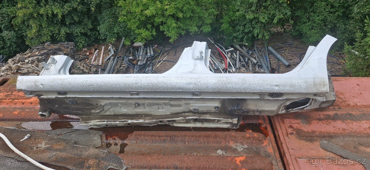 Levy prah skoda octavia III vyrezovy dil - 2