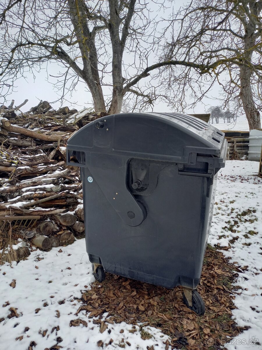 Plastový kontejner 1100l - 2