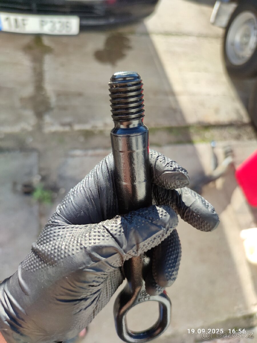 Tažný hák / oko – Audi A8 - 2