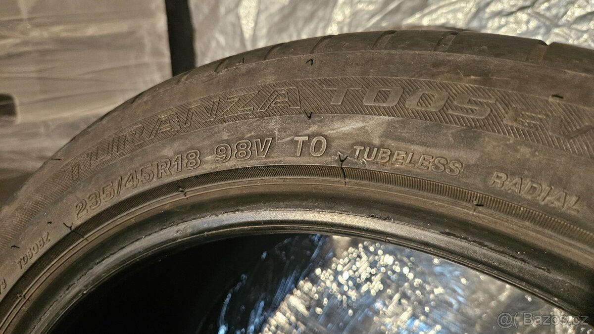 sada letní pneu 235/45 R18 Tesla - 2