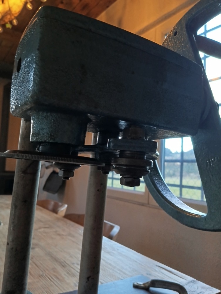 Ruční zavíračka konzerv s ořezem - 2