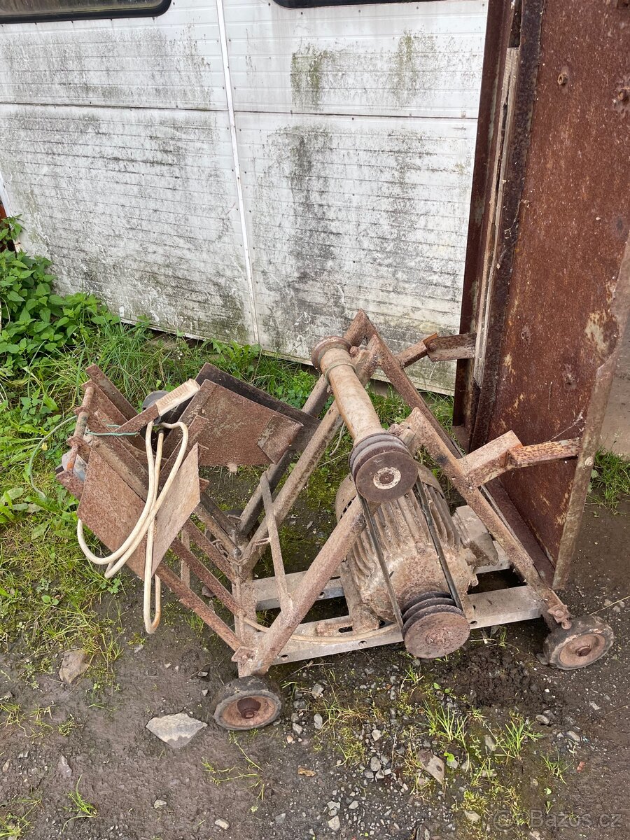 Stolní pila, cirkulárka s kolébkou - 2