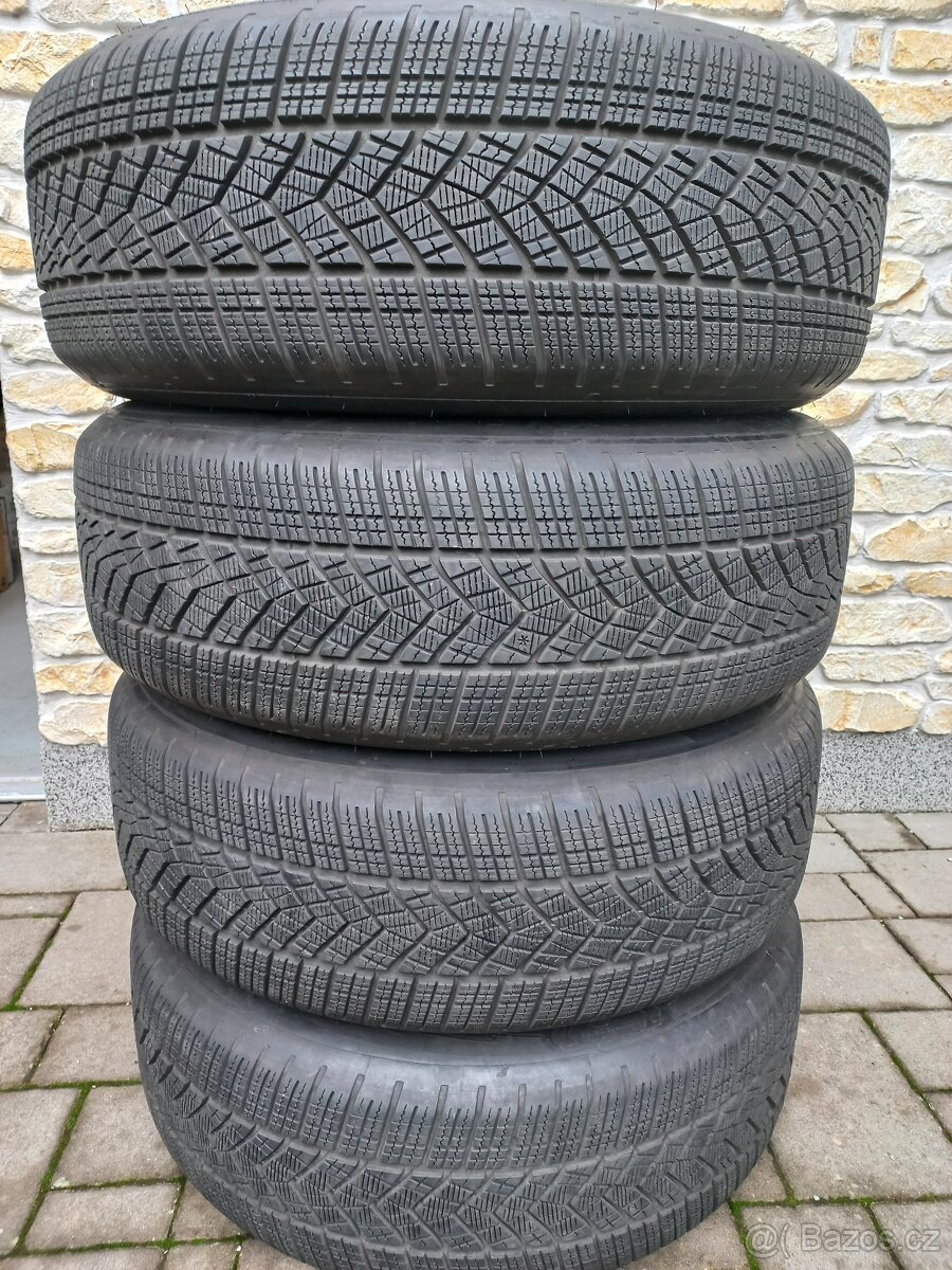 BMW iX zimní 20 Styling 1002 Goodyear 235 60 DOT2922 8mm - 2
